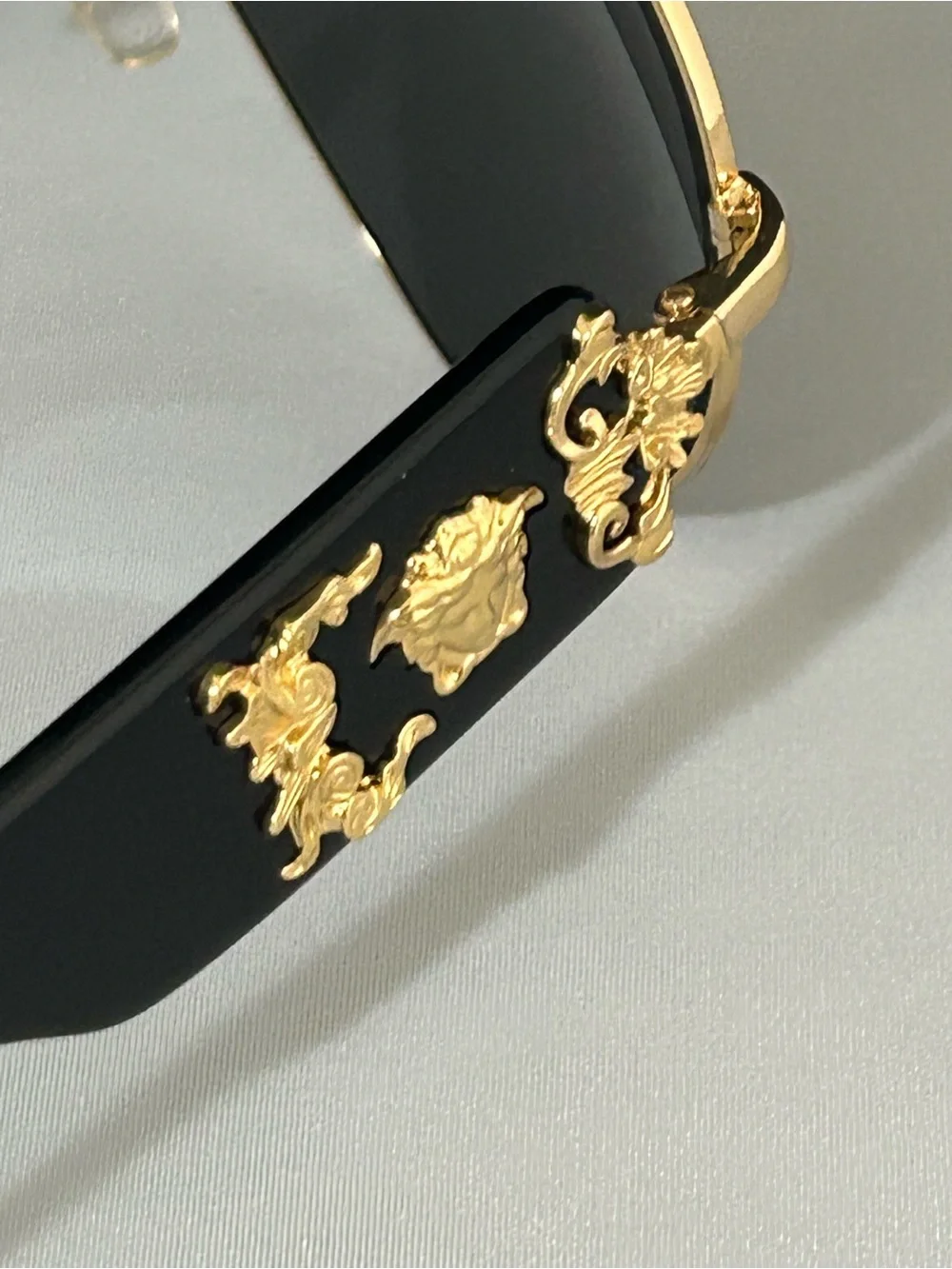 Versace Sunglasses Medusa Hardware Aviator Style Model 2150-Q with Case
